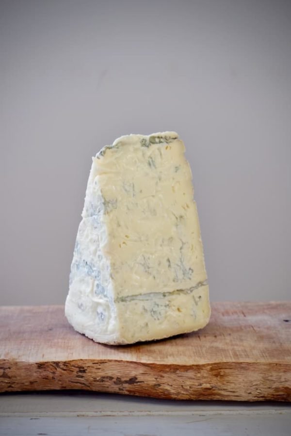 gorgonzola op houten plank