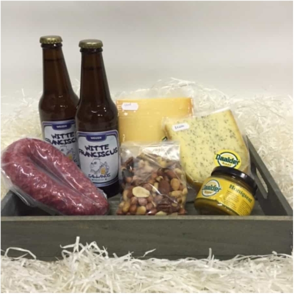 Geschenk 1 KaasGeschenk Worst Kaas Bier Nootjes Dip
