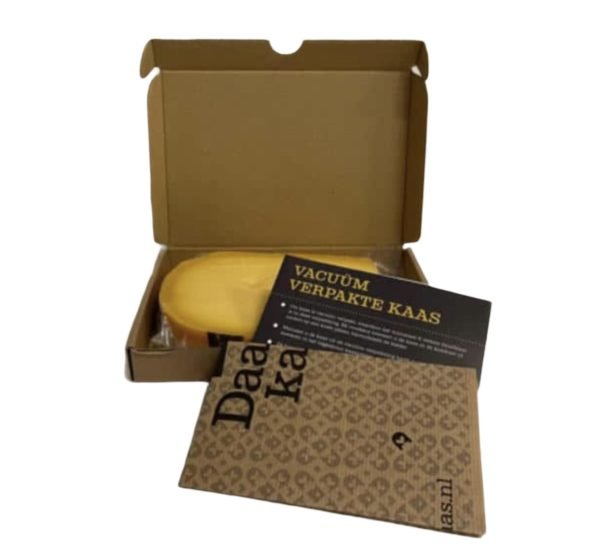 Brievenbuskaas, een stuk kaas van 300gr. 1 Brievenbuskaas