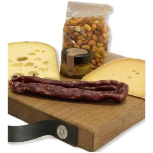 kaasplank bierplank borrelnoot worst en kaas