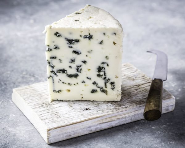 Roquefort Papillon noir op plank