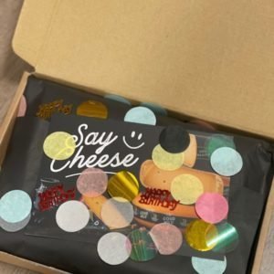 brievenbuskaas borrelbox feestelijk verpakt