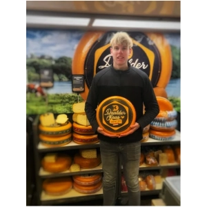 jong belegen kaas in kraam