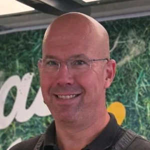 Marcel bij kaaskraam 1 Marcel vertelt over kaas