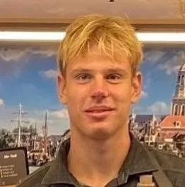 luka bij kaaskraam 3 Luka vertelt over kaas
